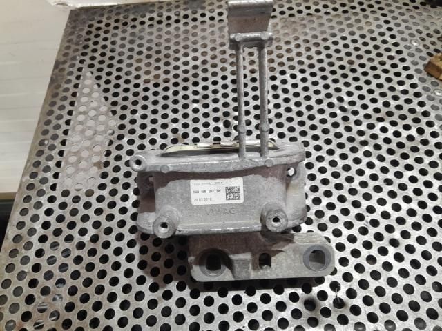 bontott VW TOURAN Motor Tartó Bak Bal