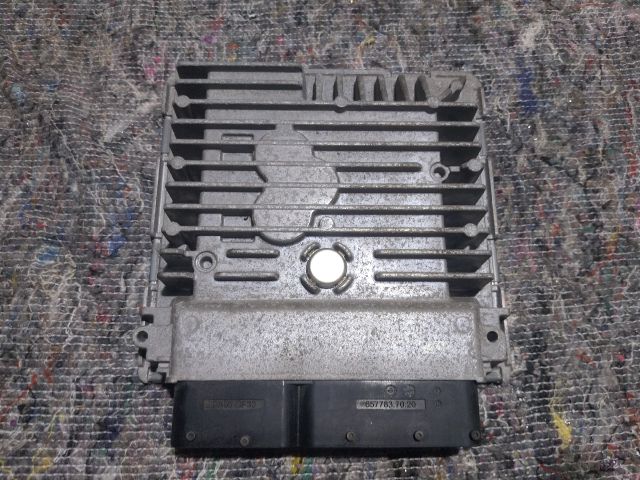 bontott VW TOURAN Motorvezérlő