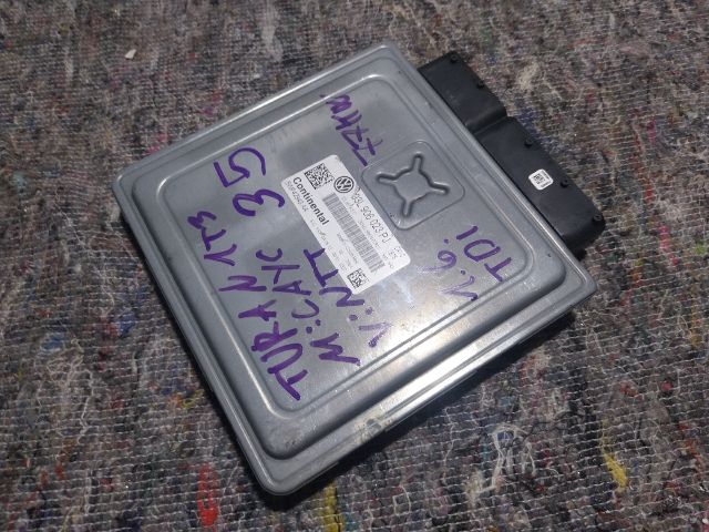 bontott VW TOURAN Motorvezérlő