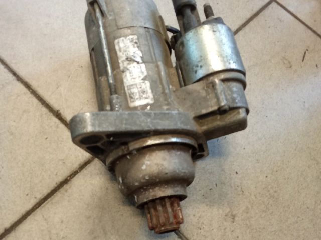 bontott VW TOURAN Önindító