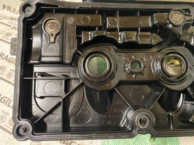 bontott VW TOURAN Szelepfedél