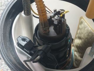 bontott VW TOURAN Üzemanyag Szivattyú