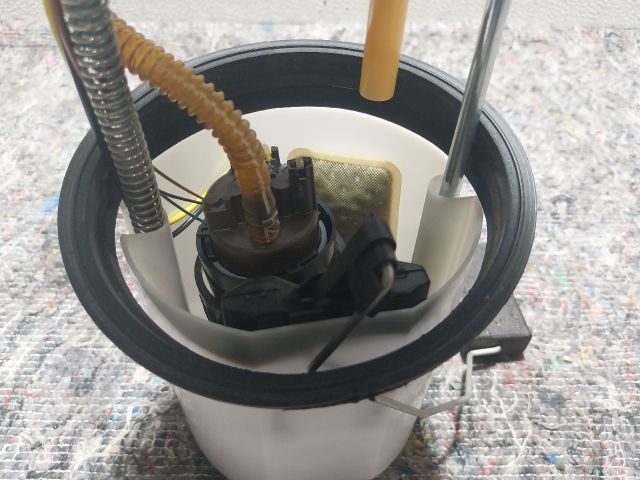 bontott VW TOURAN Üzemanyag Szivattyú