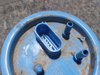 bontott VW TOURAN Üzemanyag Szivattyú