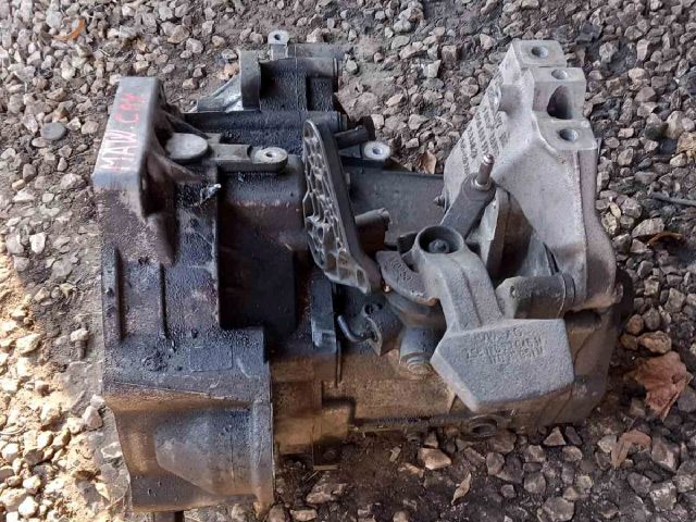 bontott VW TOURAN Váltó (Mechanikus)