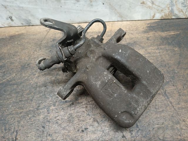 bontott VW TOURAN Bal hátsó Féknyereg Munkahengerrel