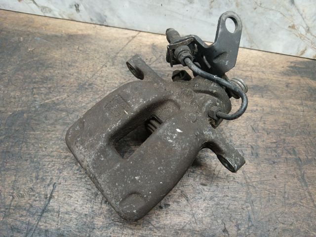 bontott VW TOURAN Bal hátsó Féknyereg Munkahengerrel