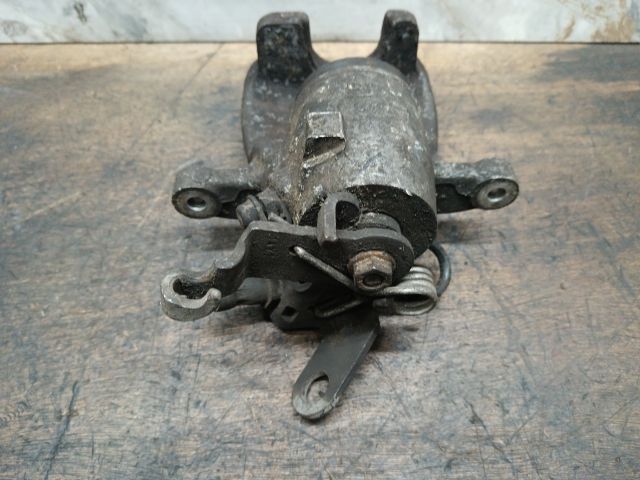 bontott VW TOURAN Bal hátsó Féknyereg Munkahengerrel