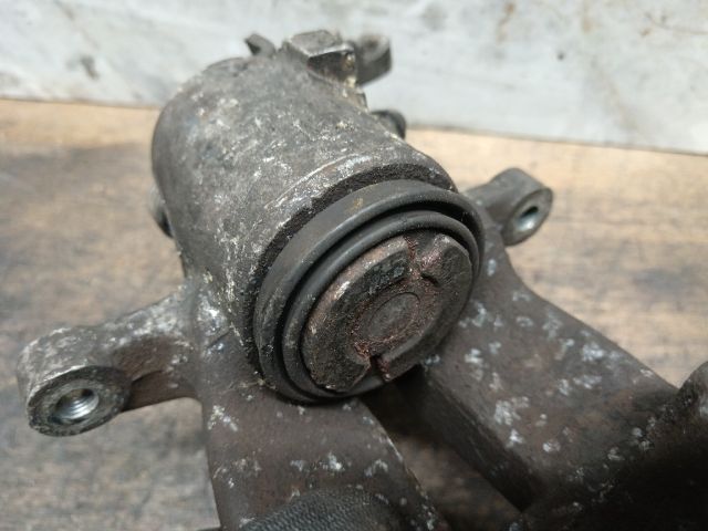 bontott VW TOURAN Bal hátsó Féknyereg Munkahengerrel