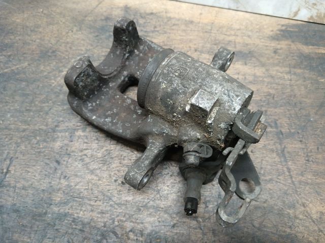 bontott VW TOURAN Bal hátsó Féknyereg Munkahengerrel