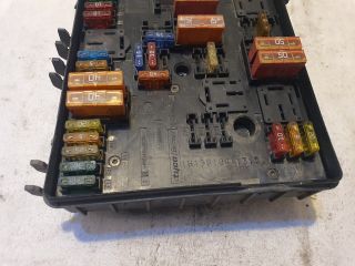 bontott VW TOURAN Biztosítéktábla Motortér