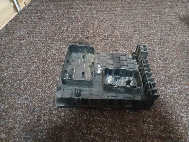 bontott VW TOURAN Biztosítéktábla Motortér