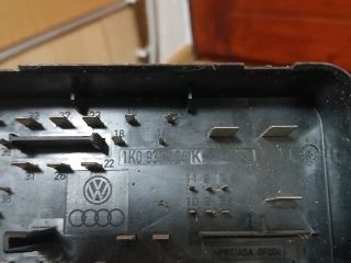 bontott VW TOURAN Biztosítéktábla Motortér