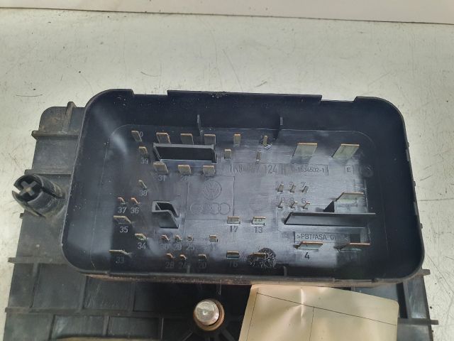 bontott VW TOURAN Biztosítéktábla Motortér