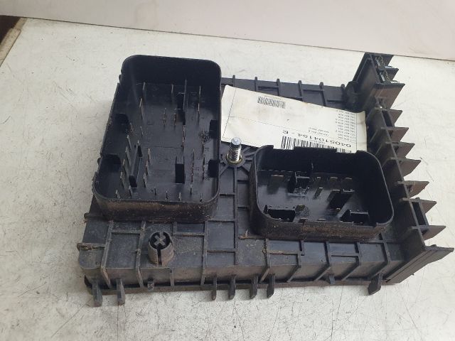 bontott VW TOURAN Biztosítéktábla Motortér