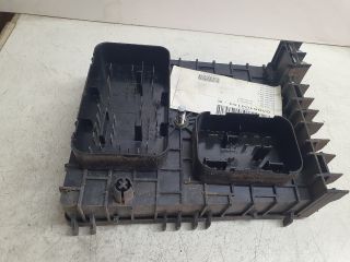 bontott VW TOURAN Biztosítéktábla Motortér