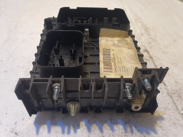 bontott VW TOURAN Biztosítéktábla Motortér