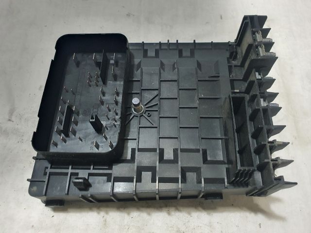 bontott VW TOURAN Biztosítéktábla Motortér