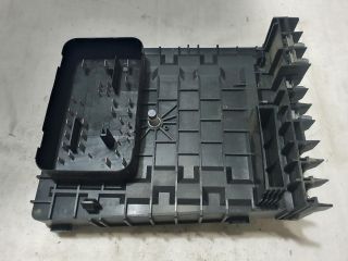 bontott VW TOURAN Biztosítéktábla Motortér