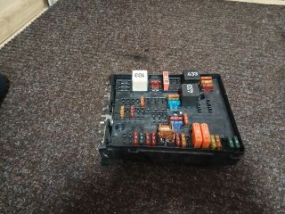 bontott VW TOURAN Biztosítéktábla Motortér