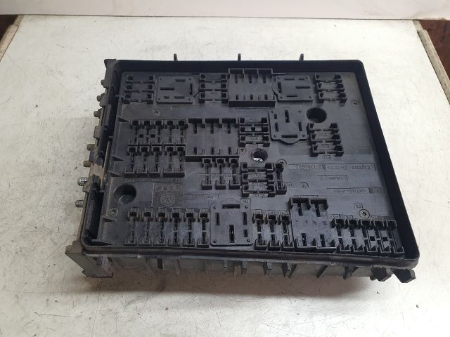 bontott VW TOURAN Biztosítéktábla Motortér