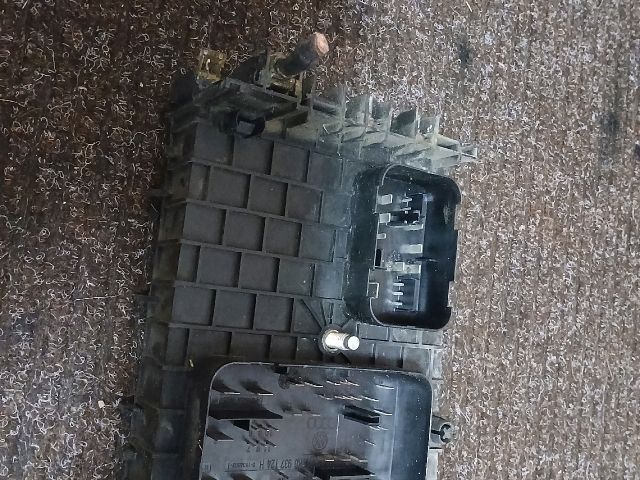 bontott VW TOURAN Biztosítéktábla Motortér