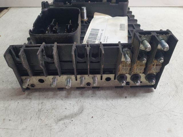 bontott VW TOURAN Biztosítéktábla Motortér