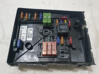 bontott VW TOURAN Biztosítéktábla Motortér