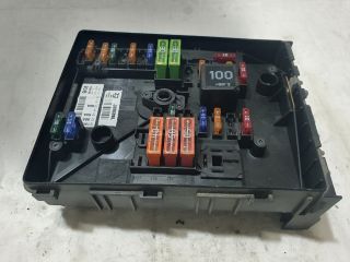 bontott VW TOURAN Biztosítéktábla Motortér