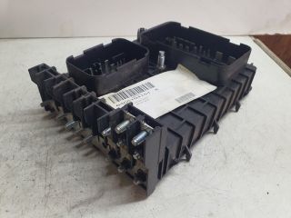 bontott VW TOURAN Biztosítéktábla Motortér