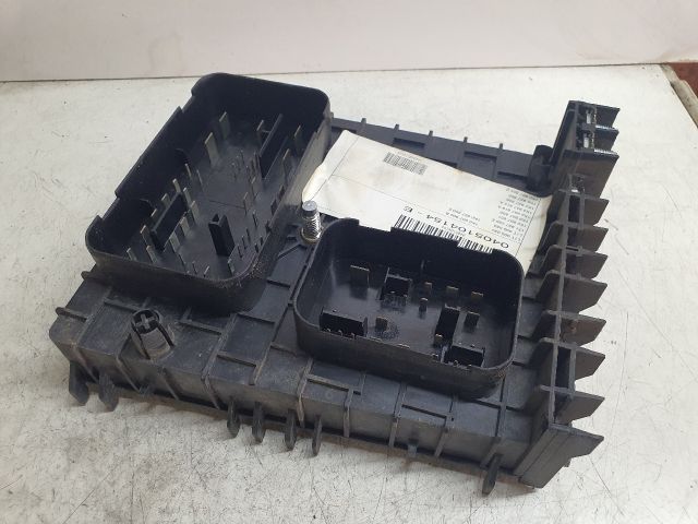 bontott VW TOURAN Biztosítéktábla Motortér