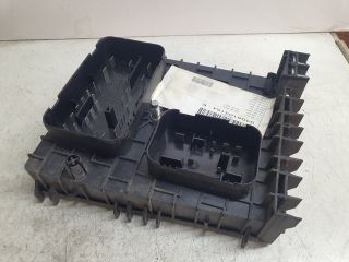 bontott VW TOURAN Biztosítéktábla Motortér