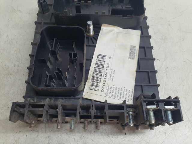 bontott VW TOURAN Biztosítéktábla Motortér