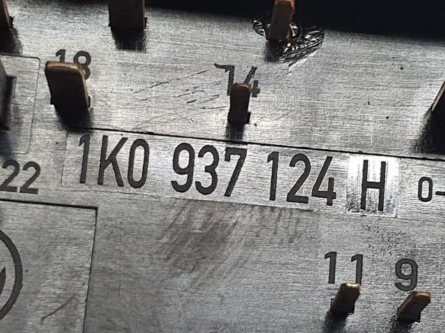 bontott VW TOURAN Biztosítéktábla Motortér