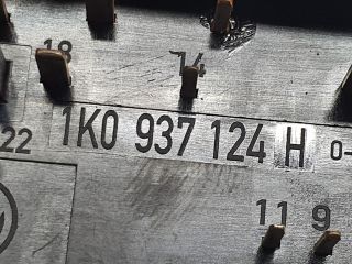 bontott VW TOURAN Biztosítéktábla Motortér