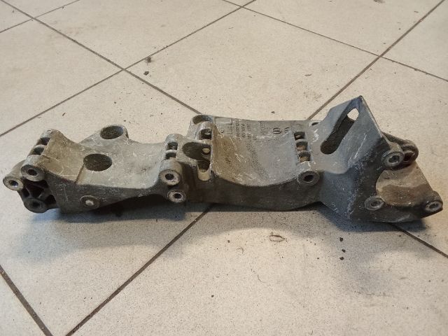 bontott VW TOURAN Generátor Tartó Bak