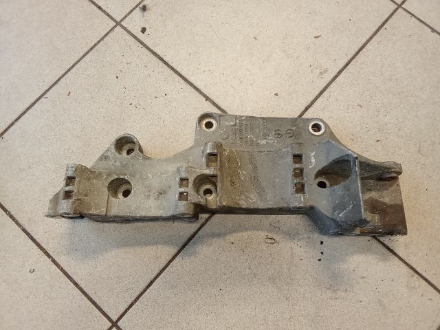 bontott VW TOURAN Generátor Tartó Bak