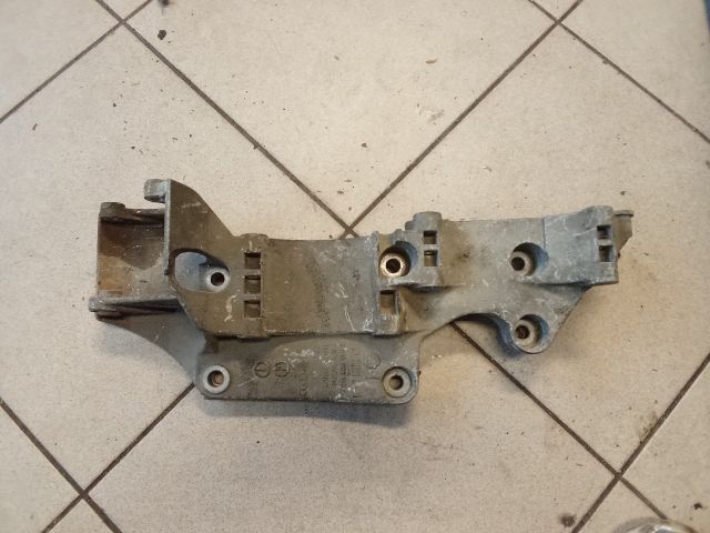 bontott VW TOURAN Generátor Tartó Bak