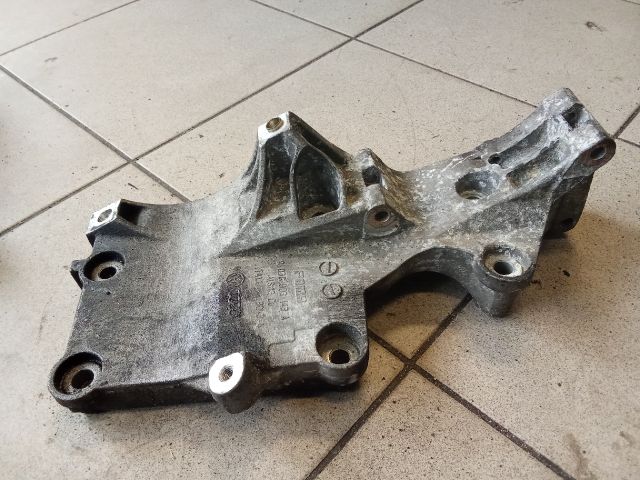 bontott VW TOURAN Generátor Tartó Bak