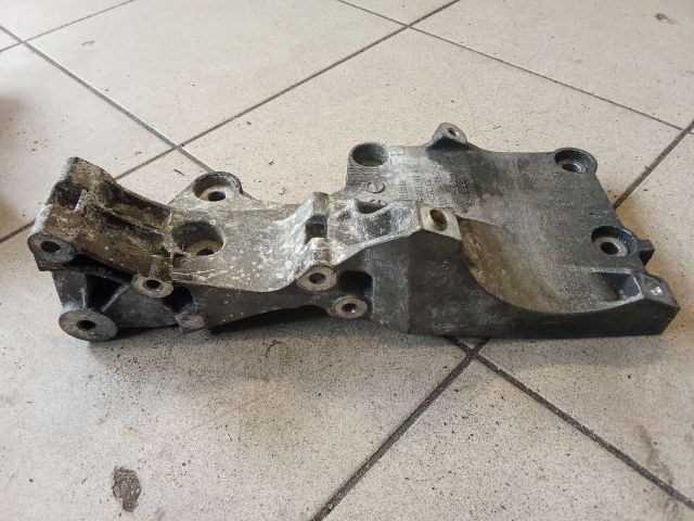 bontott VW TOURAN Generátor Tartó Bak
