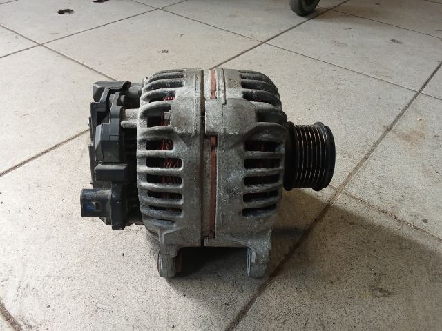 bontott VW TOURAN Generátor