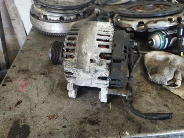 bontott VW TOURAN Generátor