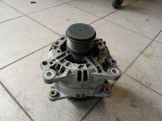 bontott VW TOURAN Generátor