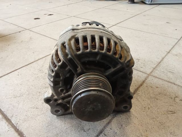 bontott VW TOURAN Generátor