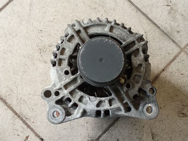 bontott VW TOURAN Generátor