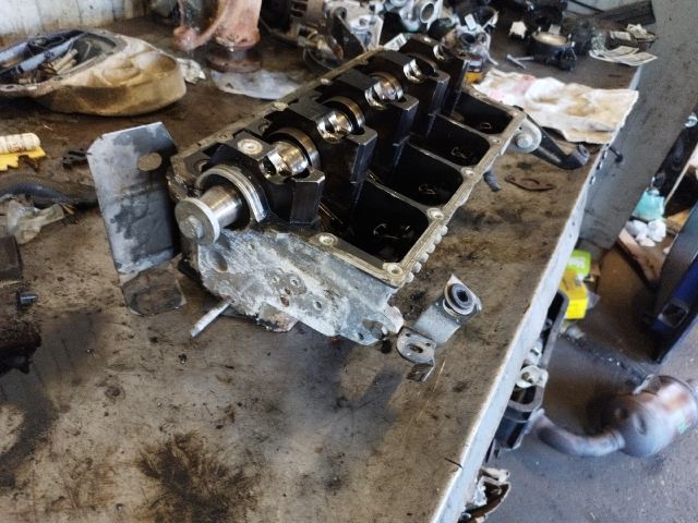 bontott VW TOURAN Hengerfej