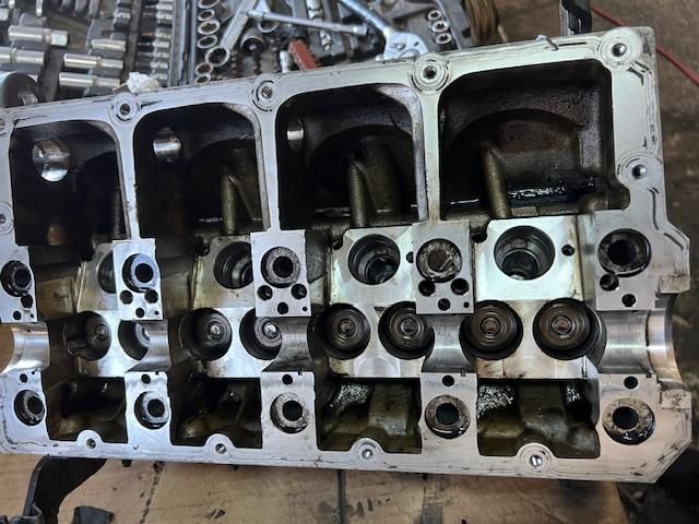 bontott VW TOURAN Hengerfej