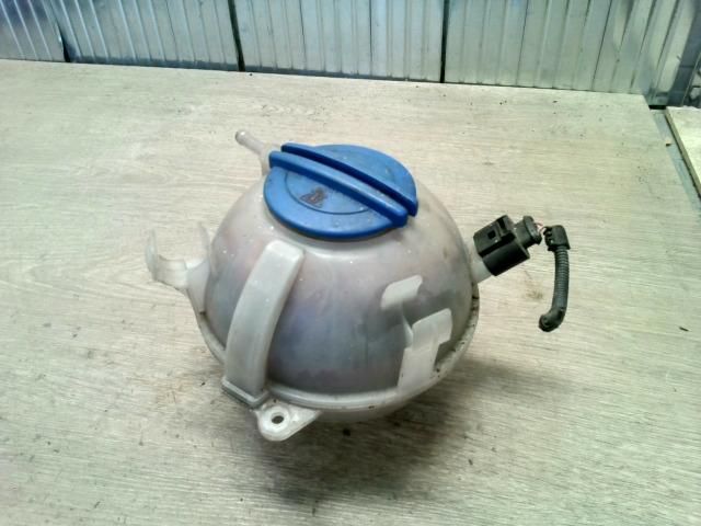 bontott VW TOURAN Kiegyenlítő Tartály