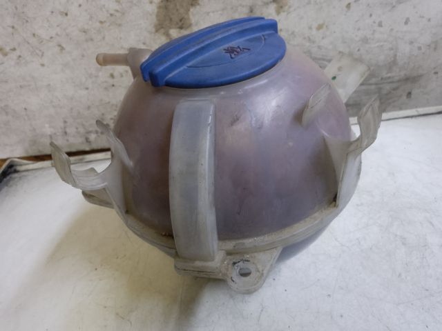 bontott VW TOURAN Kiegyenlítő Tartály