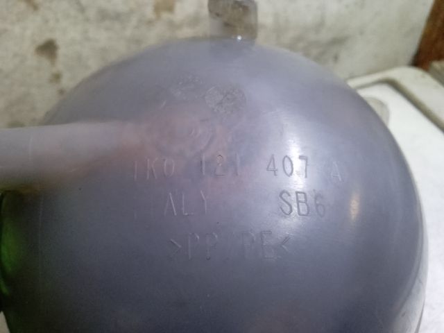 bontott VW TOURAN Kiegyenlítő Tartály